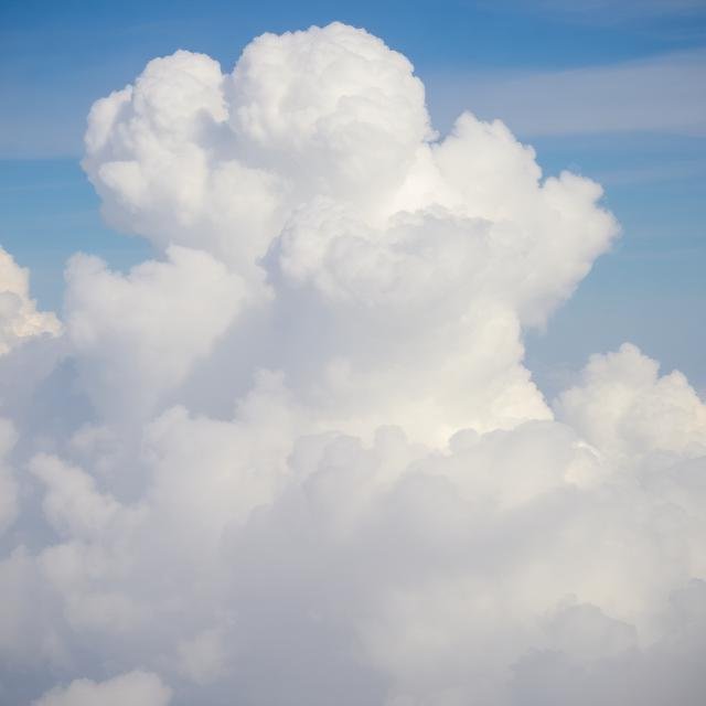 الغيوم في المنام